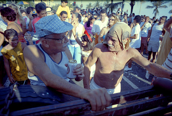 фото "Старики-разбойники. Бразильский карнавал 2002." метки: репортаж, 