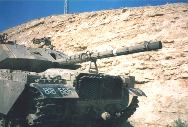 photo "Israel. The tank in dead end." tags: reporting, genre, 
