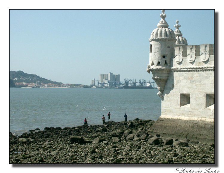 photo "Fishing on the Tower of Belem - Lisboa" tags: travel, Europe