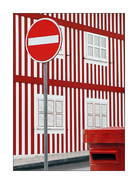 фото "Don`t Write in White Lines..." метки: архитектура, пейзаж, 