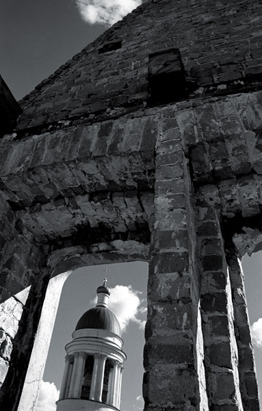 photo "Four clouds" tags: architecture, landscape, clouds