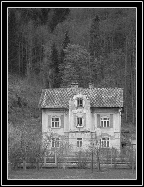 photo "Spooky House" tags: landscape, architecture, spring