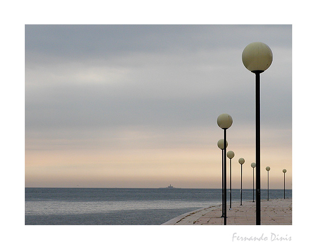 photo "Verticality" tags: architecture, landscape, water