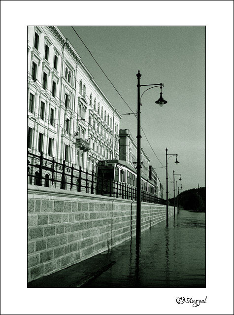 photo "Budapest. Flood of Danube. Embankment." tags: genre, reporting, 