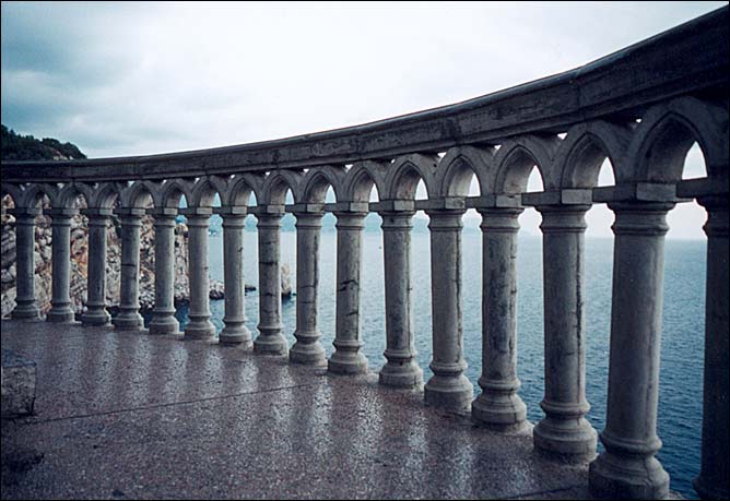 photo "balcony" tags: architecture, landscape, water