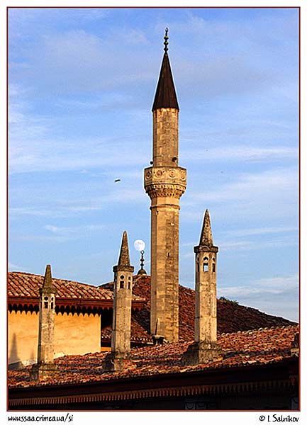 photo "Moon and minarets" tags: architecture, travel, landscape, Europe