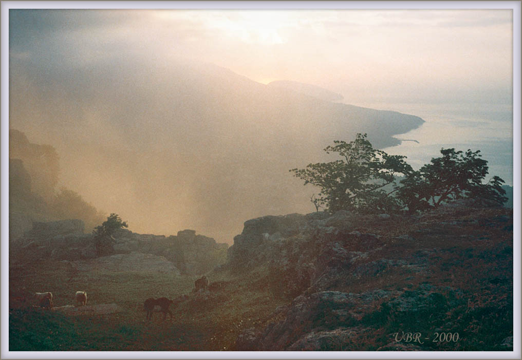 photo "Morning shine, looking from Aj-Petri mount (Krimea" tags: landscape, mountains, sunset