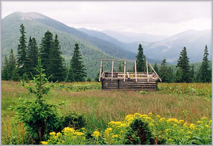 photo "The house for a Grofa mountain" tags: landscape, mountains, summer