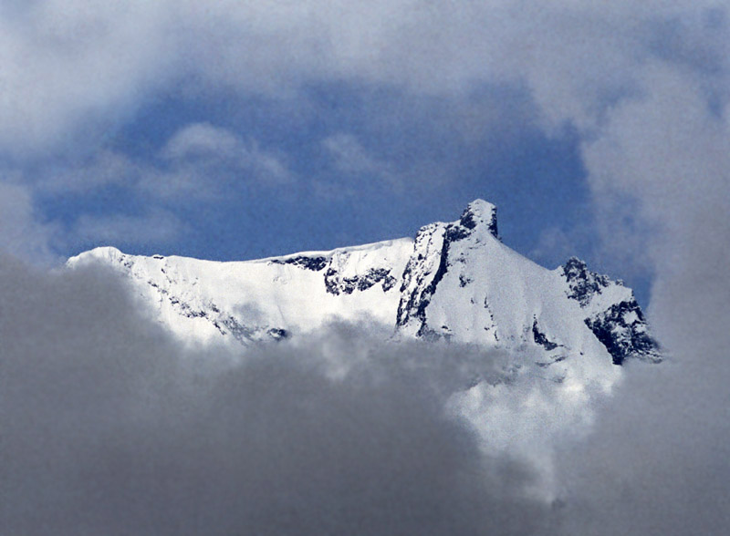 photo "Hole" tags: landscape, clouds, mountains