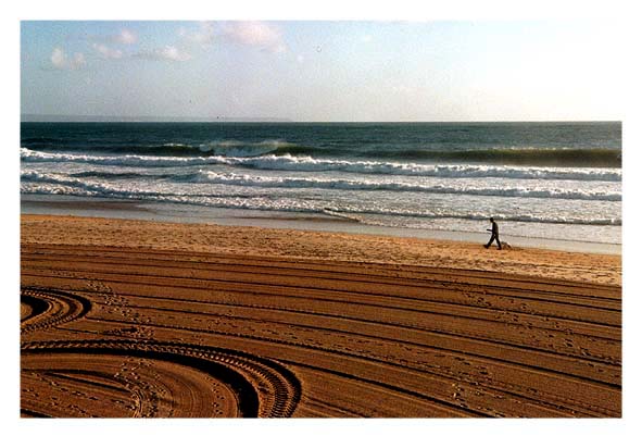 photo "Walking along the beach" tags: landscape, water