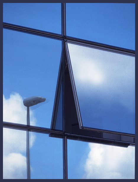 photo "Cloudy window" tags: abstract, architecture, landscape, 