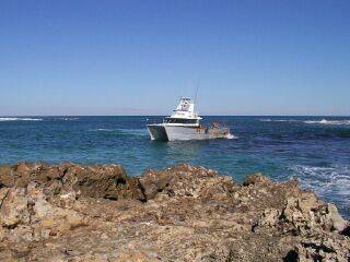 photo "Cray boat setting pots of Greenough." tags: landscape, travel, Australia