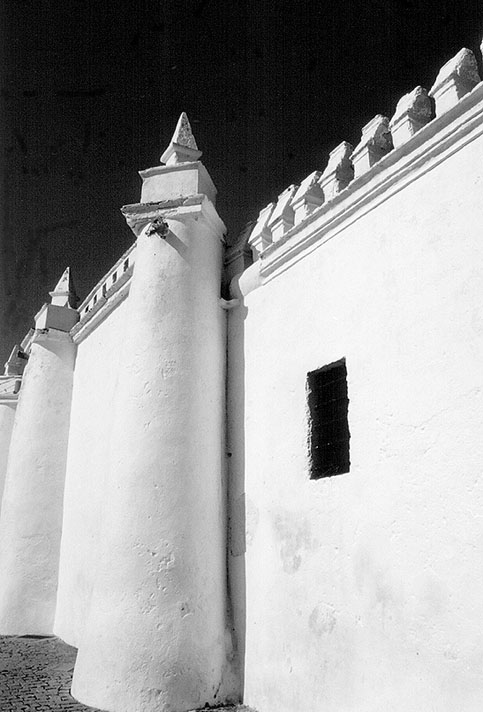 photo ""Black & White"" tags: architecture, landscape, 