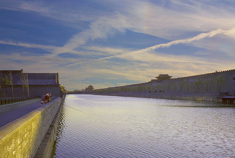 photo "Fishermen by The Forbidden City" tags: travel, architecture, landscape, Asia