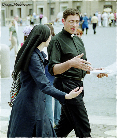 photo "Talking. Vatican`s people." tags: genre, portrait, 