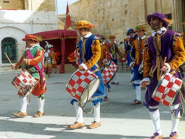 photo "Drummers" tags: travel, reporting, Europe