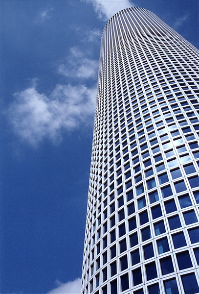 photo "Tower from the sky & glass" tags: abstract, architecture, landscape, 