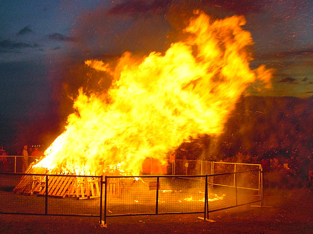 photo "Jubilee Beacon" tags: reporting, landscape, night