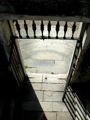 photo "The Stairs of Minerva" tags: architecture, landscape, 