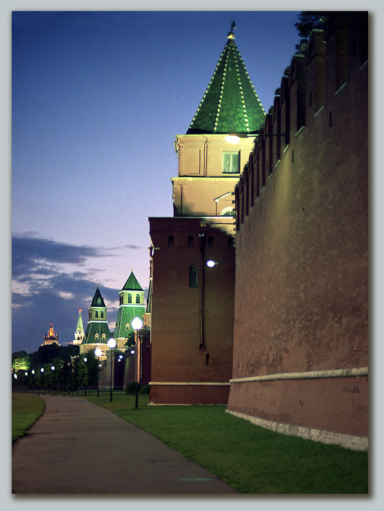 photo "Evening walk" tags: architecture, landscape, 