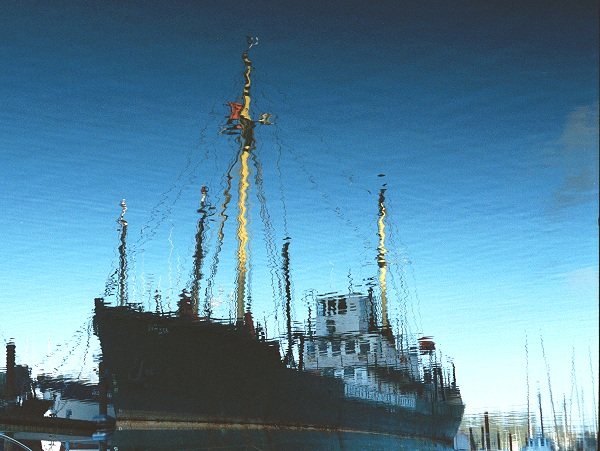 photo "Ghost Ship" tags: misc., landscape, water