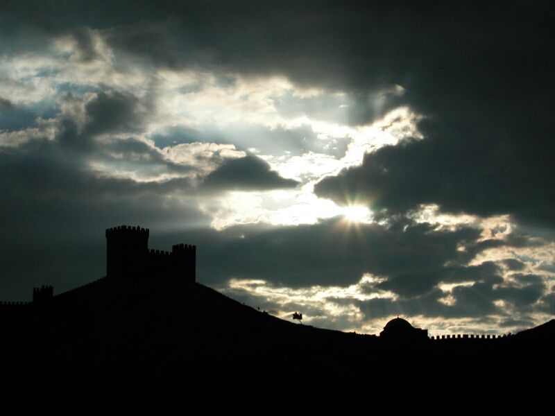 photo "Genuesskaya`s Fortress in Sudak, Crimea" tags: landscape, clouds, summer