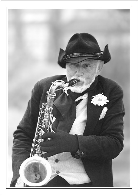 photo "Prague. Charles Bridge. Musician" tags: travel, portrait, Europe, man