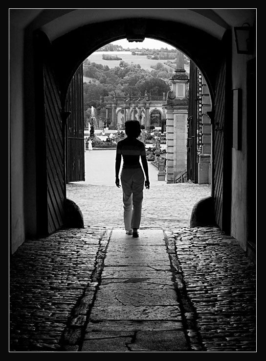 photo "To the backyard of Castle Meickersheim" tags: travel, Europe
