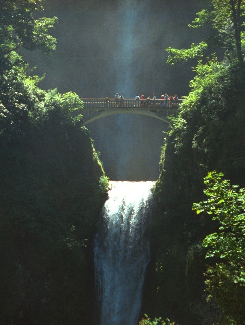 фото "Tourist Attraction-Multnomah Falls" метки: разное, пейзаж, вода