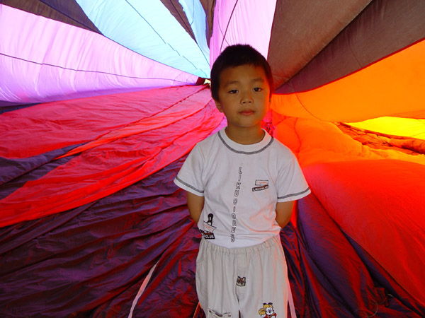 photo "Inside the balloon" tags: portrait, children