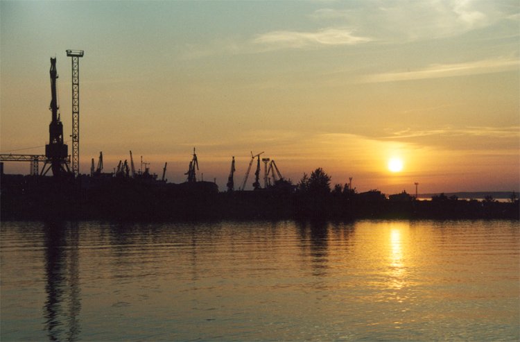 photo "Midnight sun. Port. Petrozavodsk." tags: landscape, sunset, water