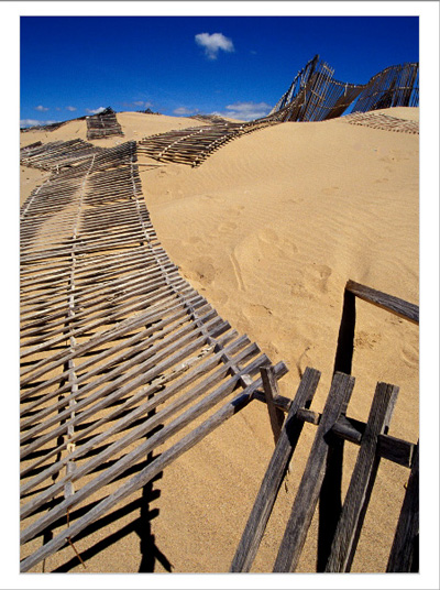 photo "The Last Fences" tags: abstract, travel, Europe