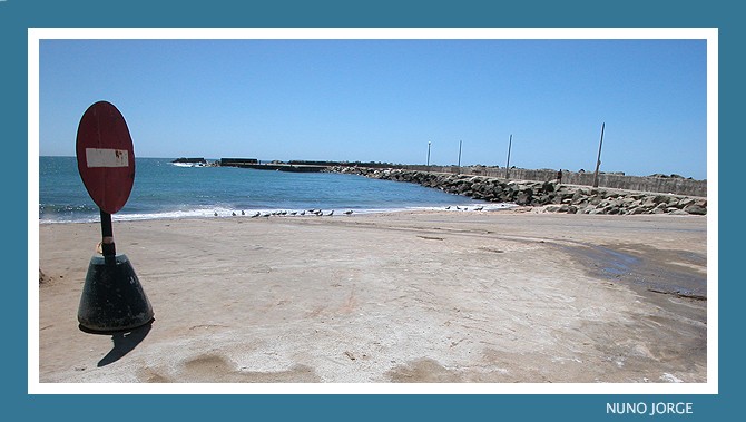 photo "Traffic signals for boats" tags: humor, landscape, water