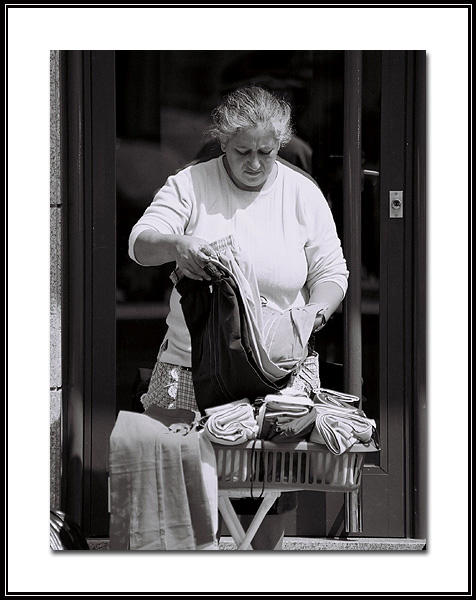 photo "* SALESWOMAN *" tags: misc., portrait, woman