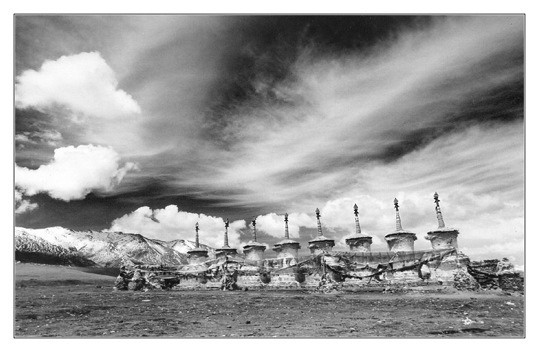 photo "Tibetian chortens (mortars)" tags: travel, landscape, clouds