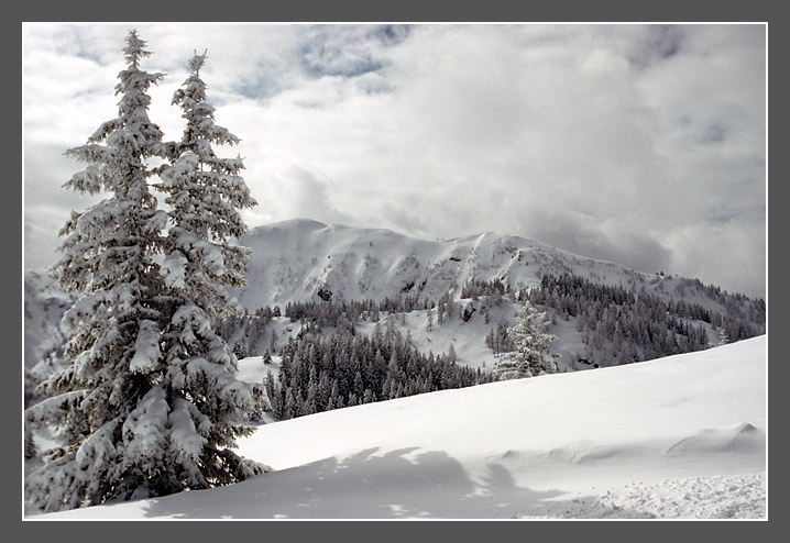 photo "Two reigning persons goes uphill" tags: landscape, mountains, winter