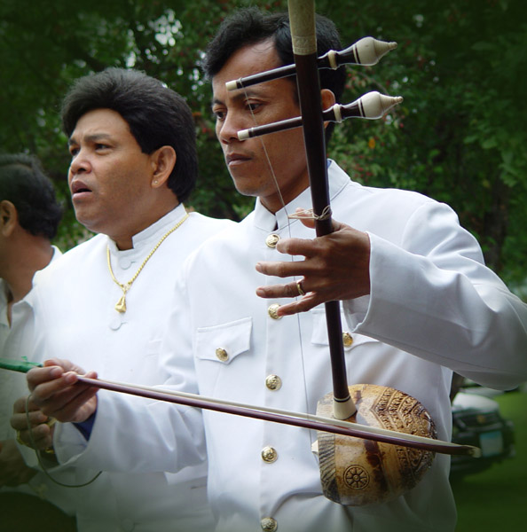 photo "Cambodian Musician" tags: portrait, man