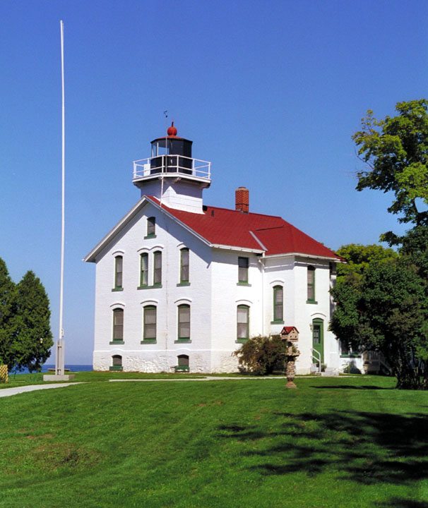 photo "Grand Traverse Lighthouse" tags: architecture, travel, landscape, North America