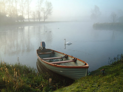 photo "Boat and Swan in the Mist" tags: landscape, spring, water