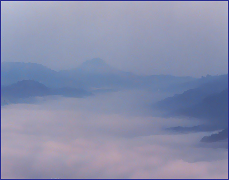 photo "Mountain tops in haze" tags: landscape, mountains