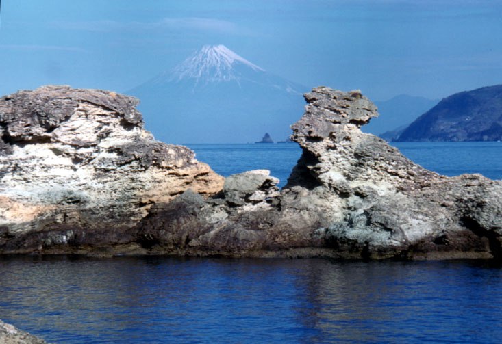 photo "Mount Fuji with Rock" tags: landscape, travel, Asia, mountains