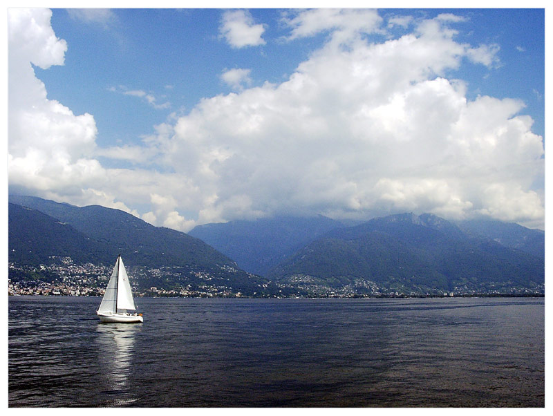 photo "Card about mountains, the big lake and a white sai" tags: travel, landscape, Europe, mountains