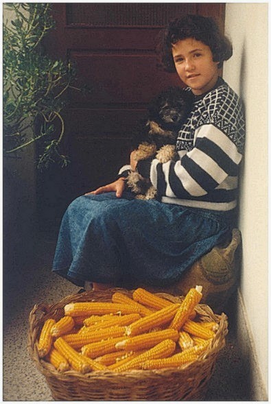 photo "The girl and the basket of corn" tags: portrait, misc., children