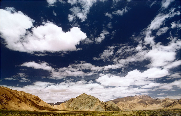 photo "Under the blue heaven" tags: landscape, clouds, mountains