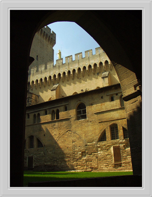 photo "Square of Pope`s Palace" tags: travel, architecture, landscape, Europe
