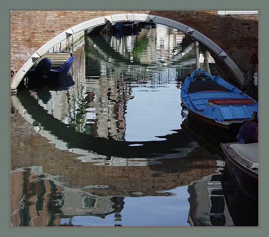 photo "Footbridge" tags: travel, architecture, landscape, Europe