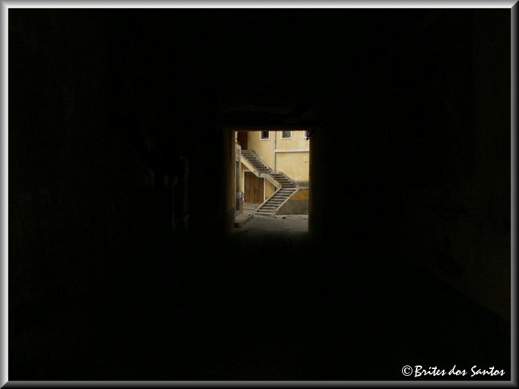 photo "The end of the tunnel" tags: architecture, landscape, 