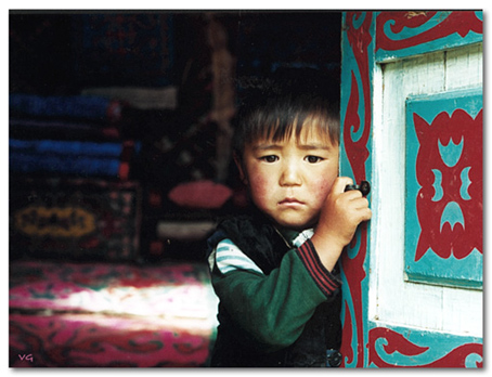 photo "The Kyrgyz Boy by the door of the yurta." tags: portrait, travel, Asia, children