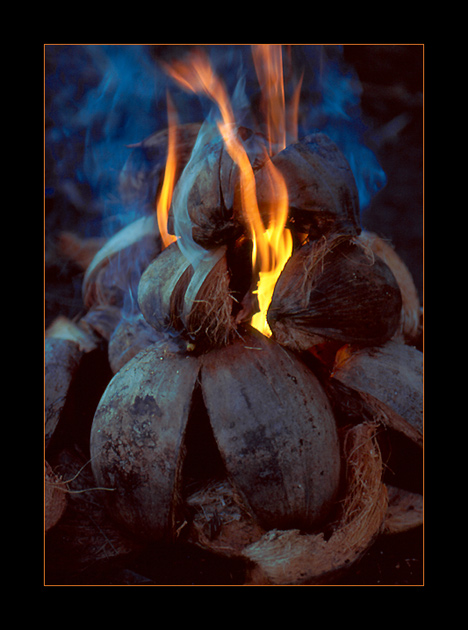 photo "Coconut Fire" tags: travel, still life, Asia