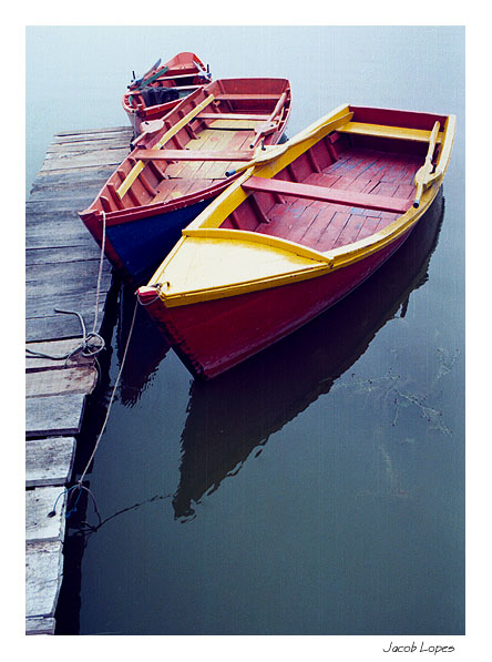 photo "red/yellow boats" tags: landscape, water